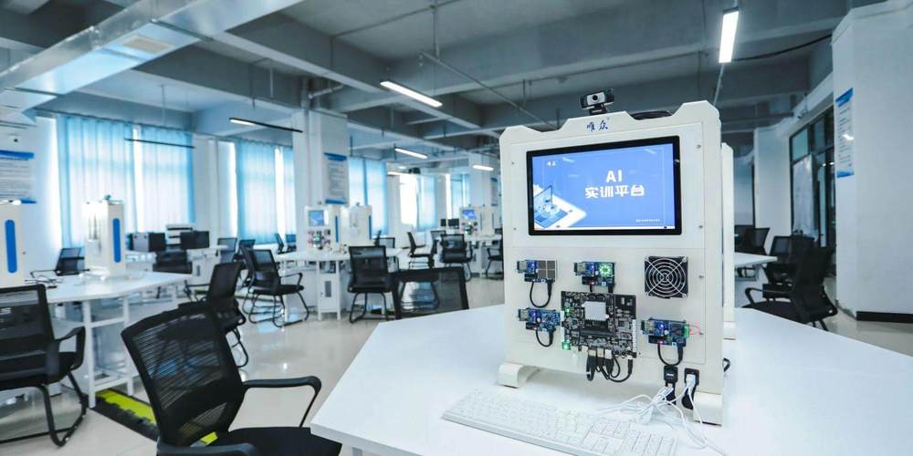 就业方向:可从事算法模型训练测试,人工智能应用与系统集成运维